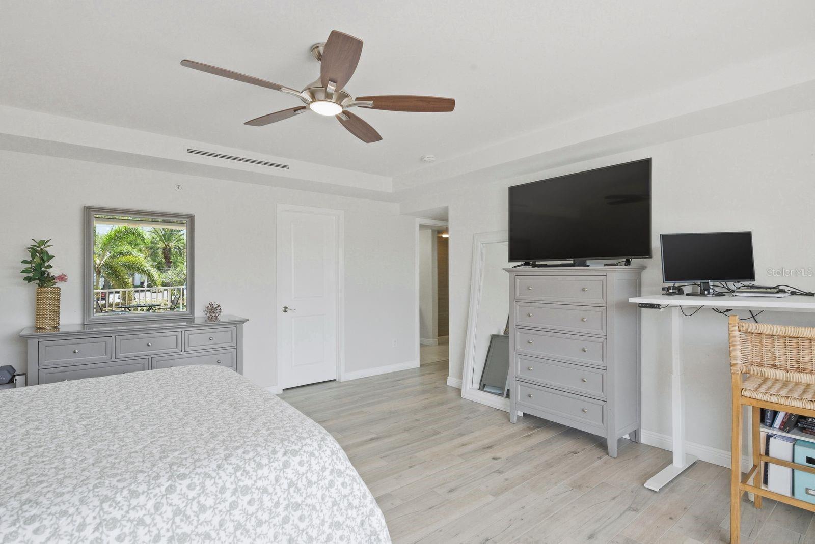 ISLAND WAY TOWERS CONDO - Residential