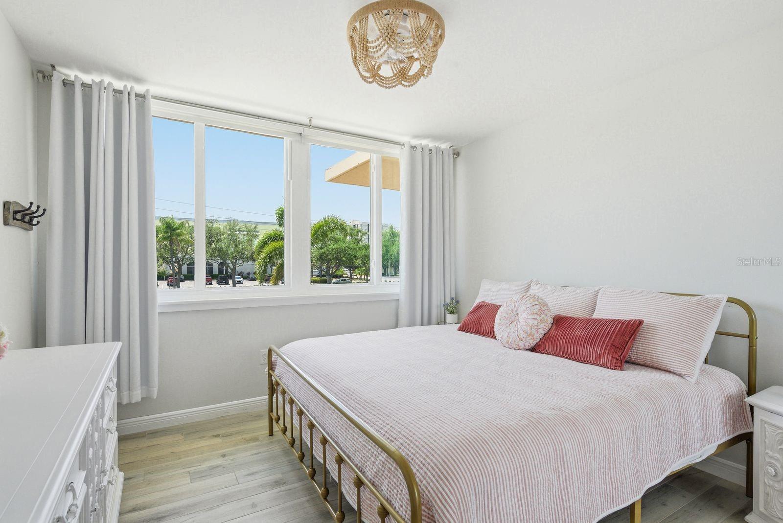 ISLAND WAY TOWERS CONDO - Residential