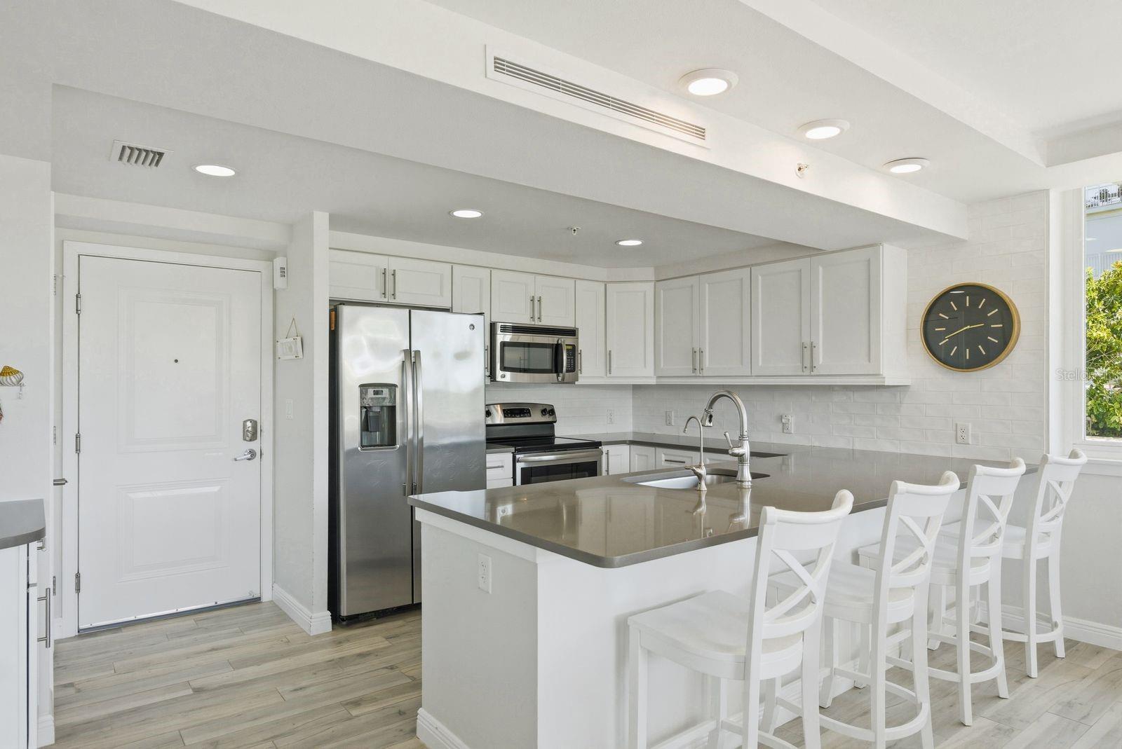 ISLAND WAY TOWERS CONDO - Residential