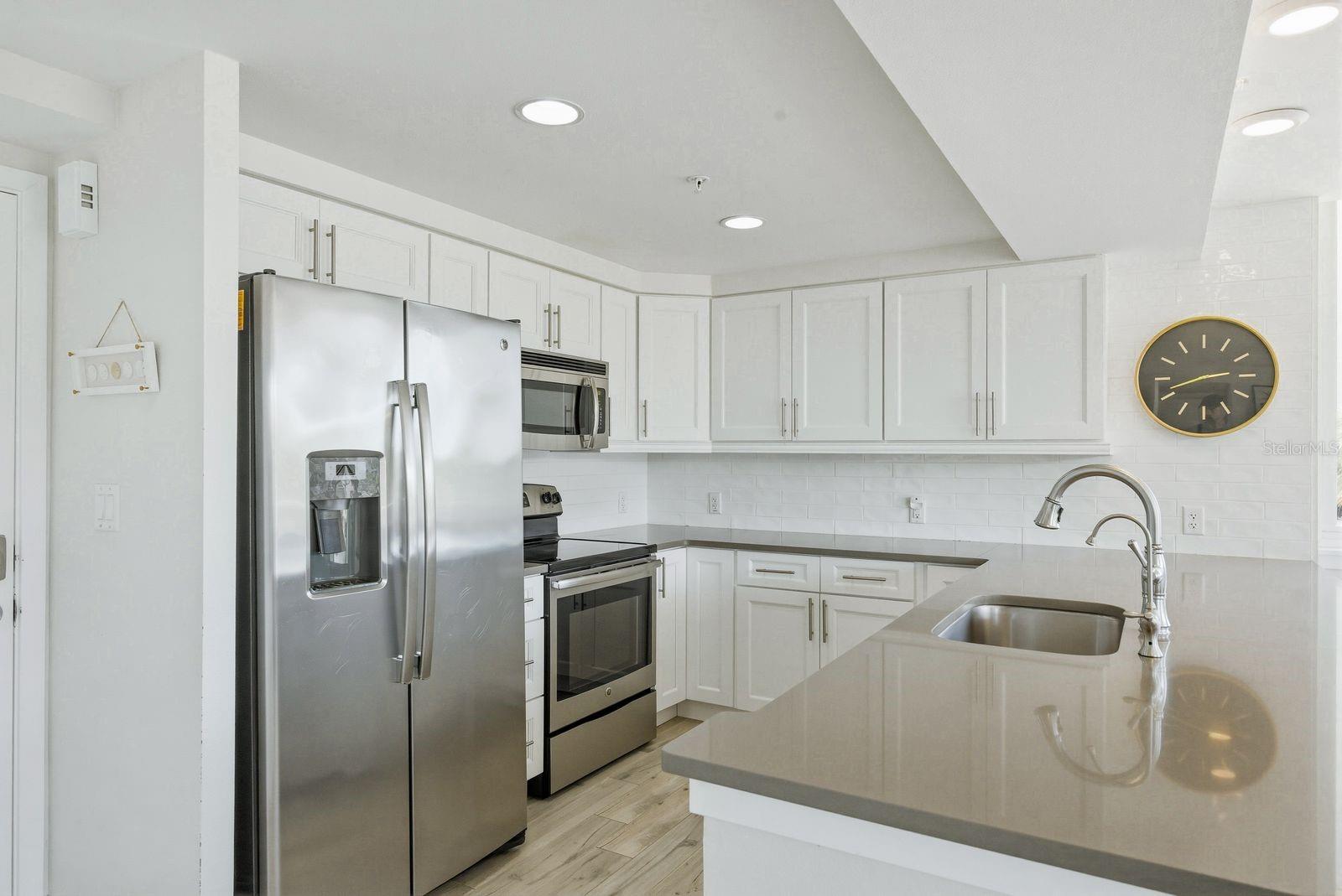 ISLAND WAY TOWERS CONDO - Residential