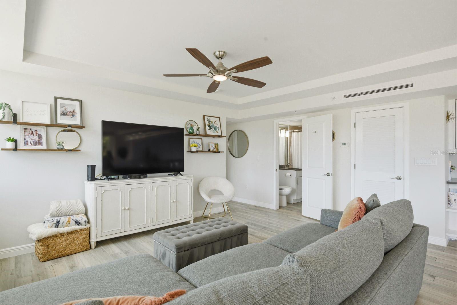 ISLAND WAY TOWERS CONDO - Residential