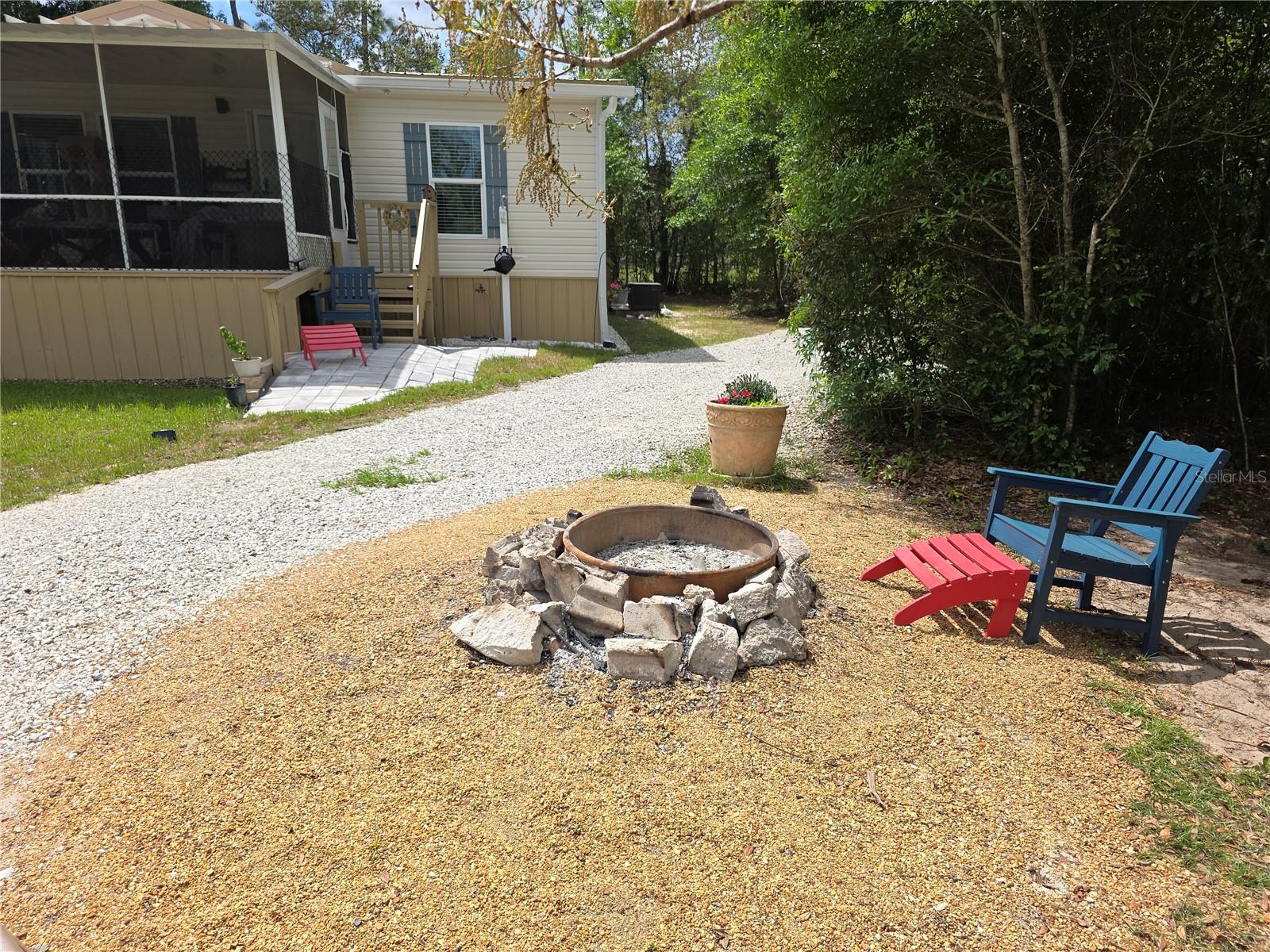 S1/2 OF W1/2 OF NW1/4 OF NW1/4 OF SW1/4 LESS E15 - Residential