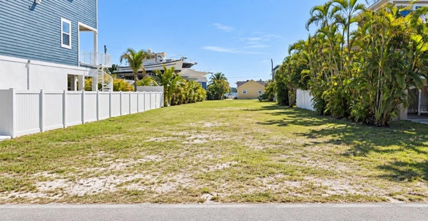 207 CHURCH AVE, BRADENTON BEACH, FL 34217 - Image 197eae39e9b9f08bbe3bf85a90dd3adf/3602741921