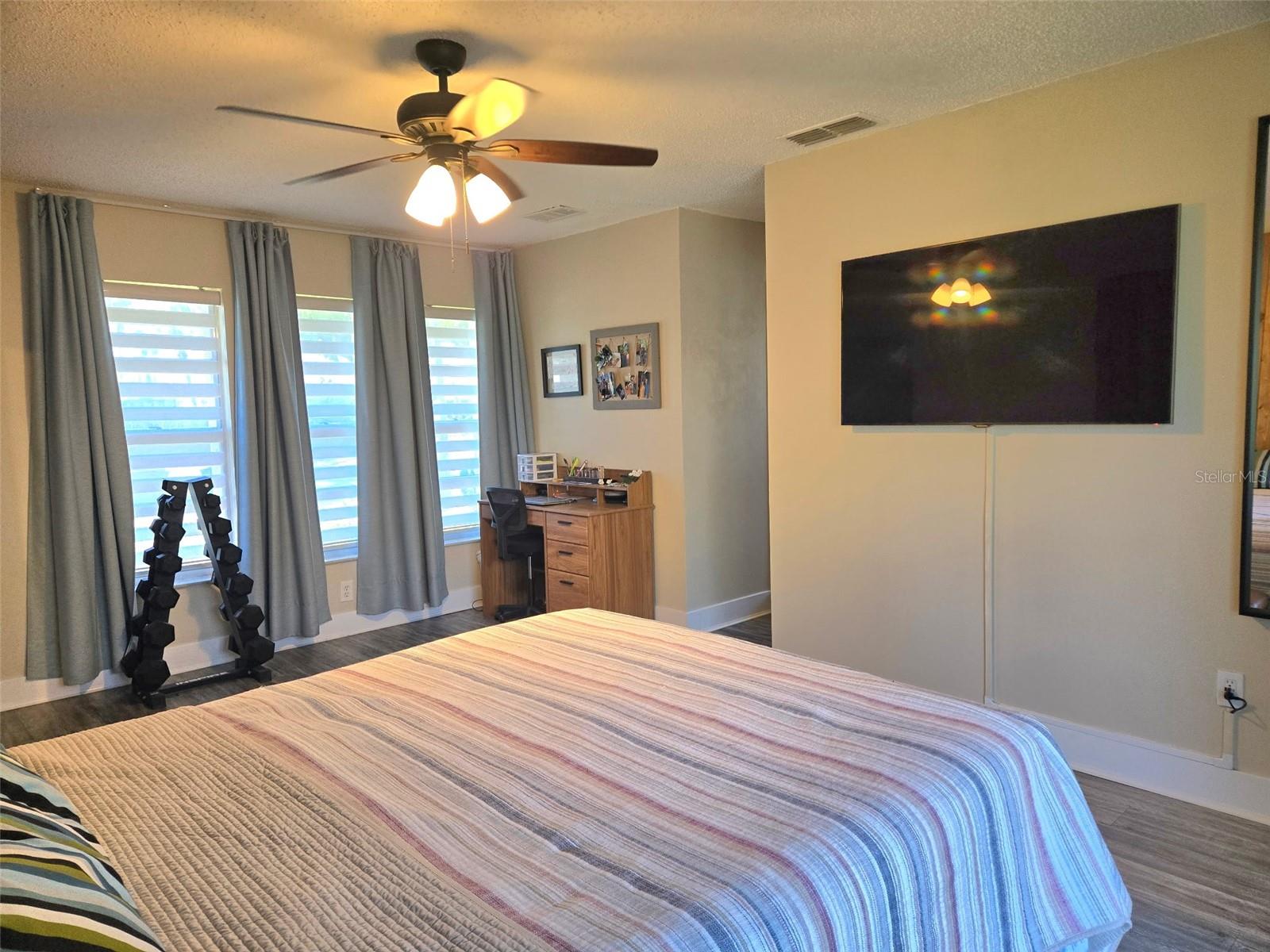 CARROLLWOOD SPGS UNIT 3 - Residential Lease