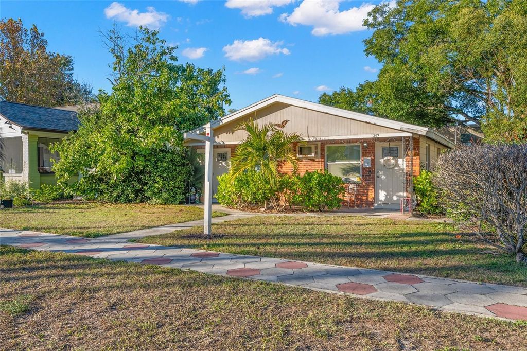 Photo of 209 12th Avenue N, St Petersburg, FL 33704 (MLS # TB8463738)