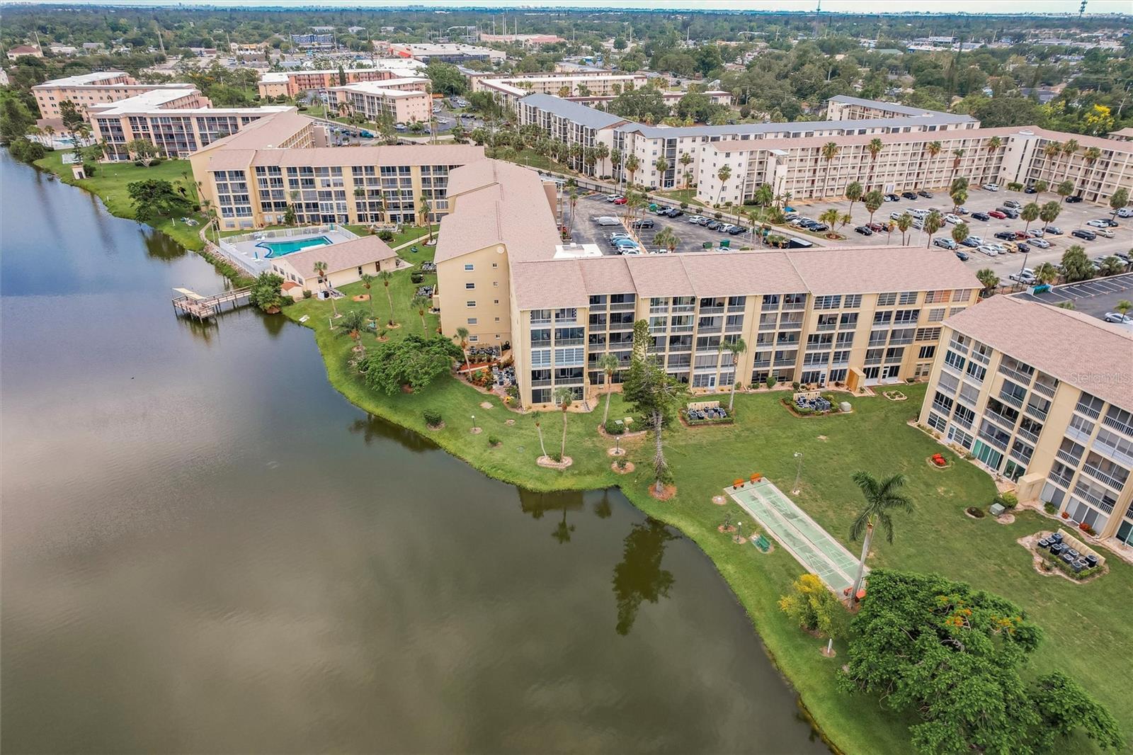 BAYSHORE ON THE LAKE APTS II SEC 2 - Residential