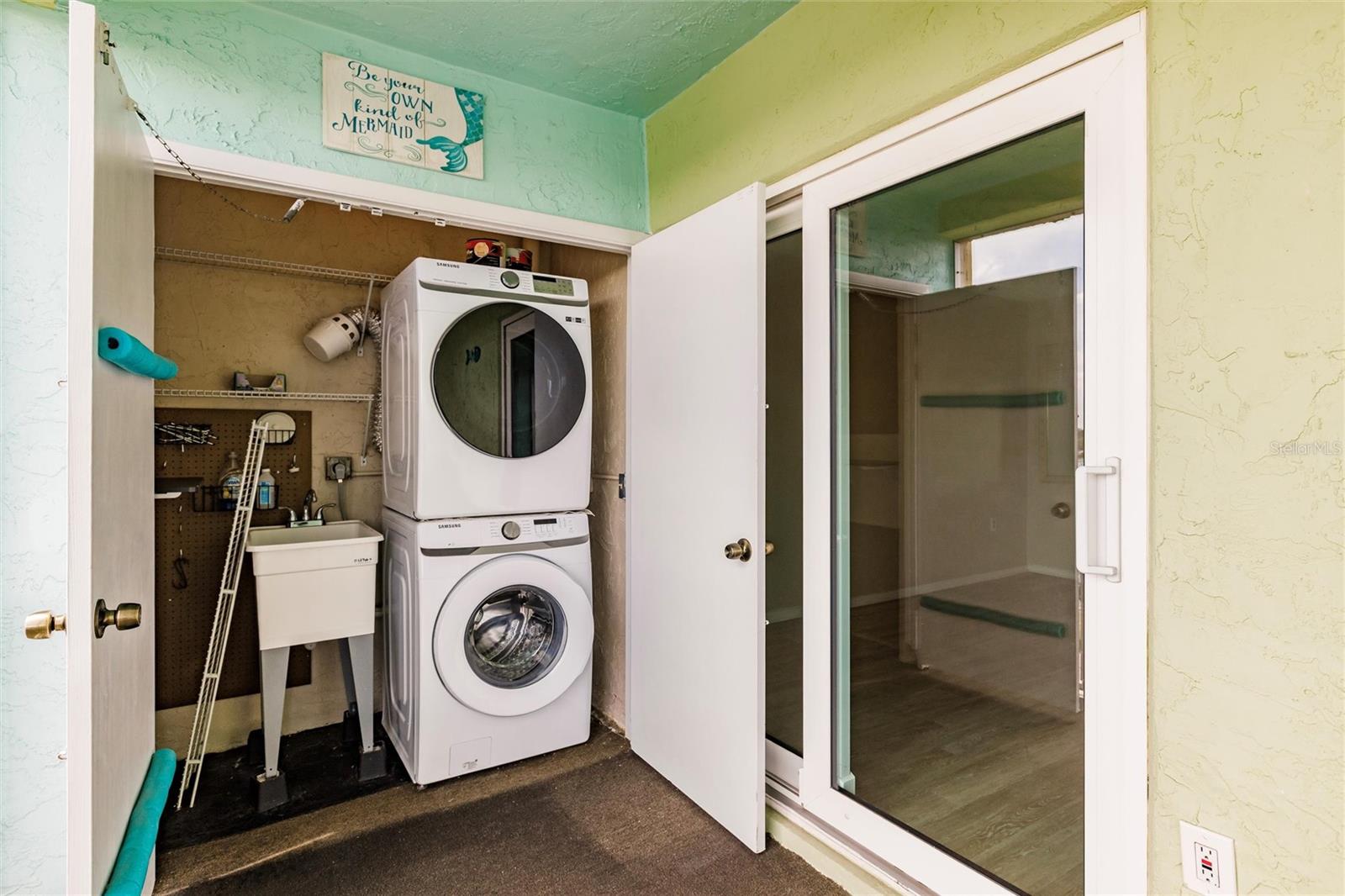 BAYSHORE ON THE LAKE APTS II SEC 2 - Residential