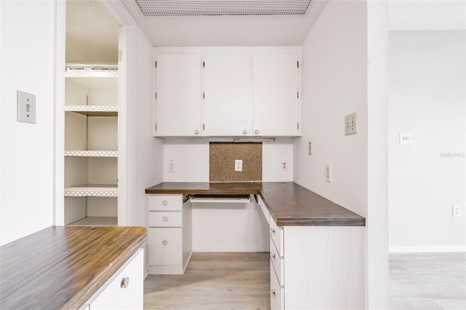 BAYSHORE ON THE LAKE APTS II SEC 2 - Residential