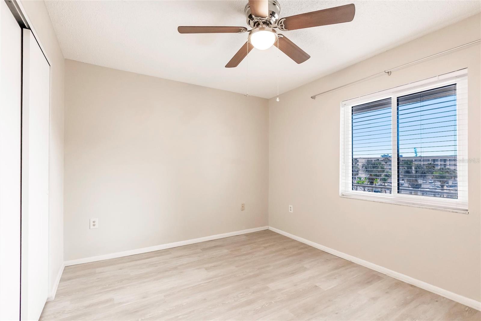 BAYSHORE ON THE LAKE APTS II SEC 2 - Residential