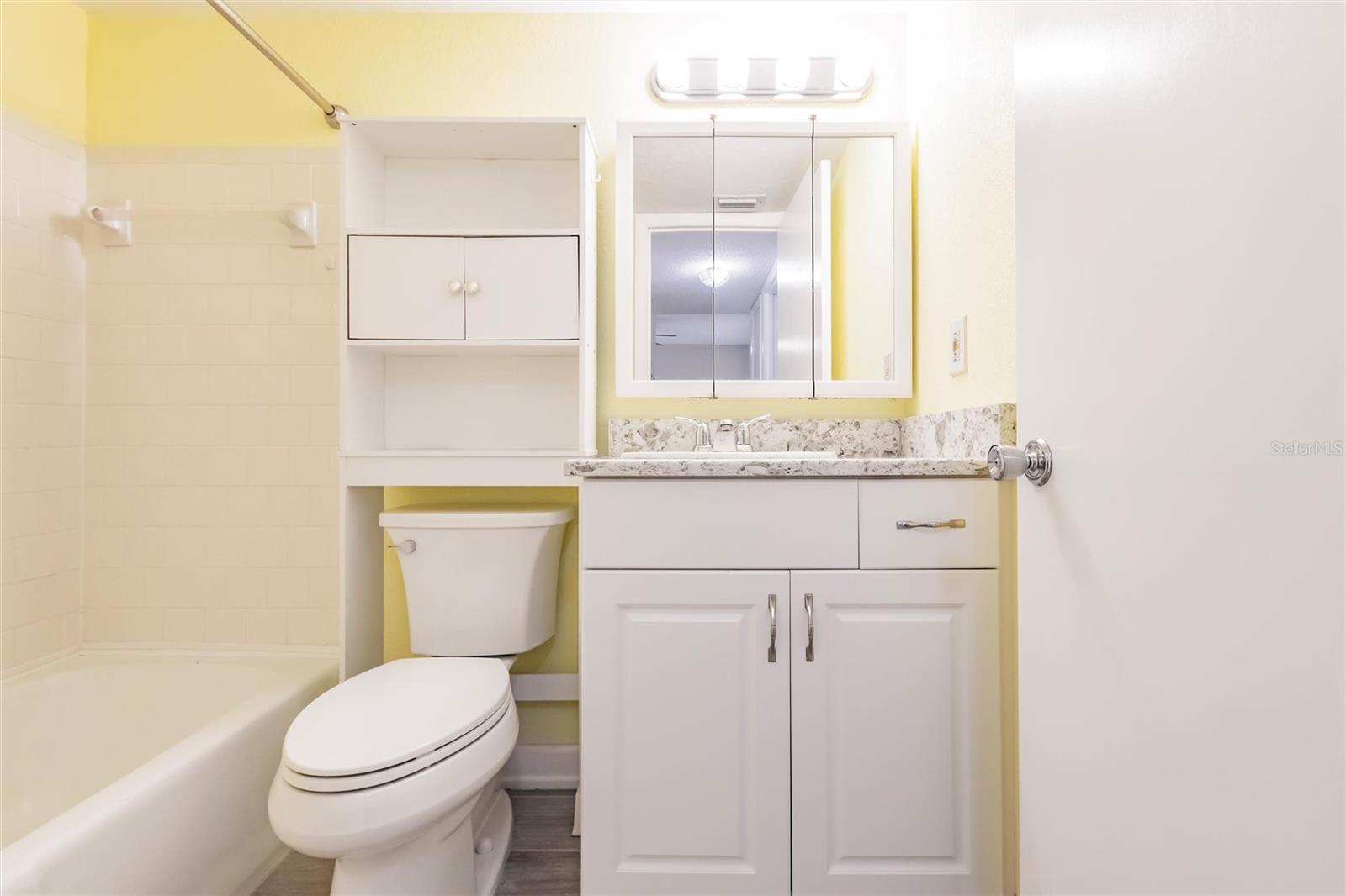 BAYSHORE ON THE LAKE APTS II SEC 2 - Residential