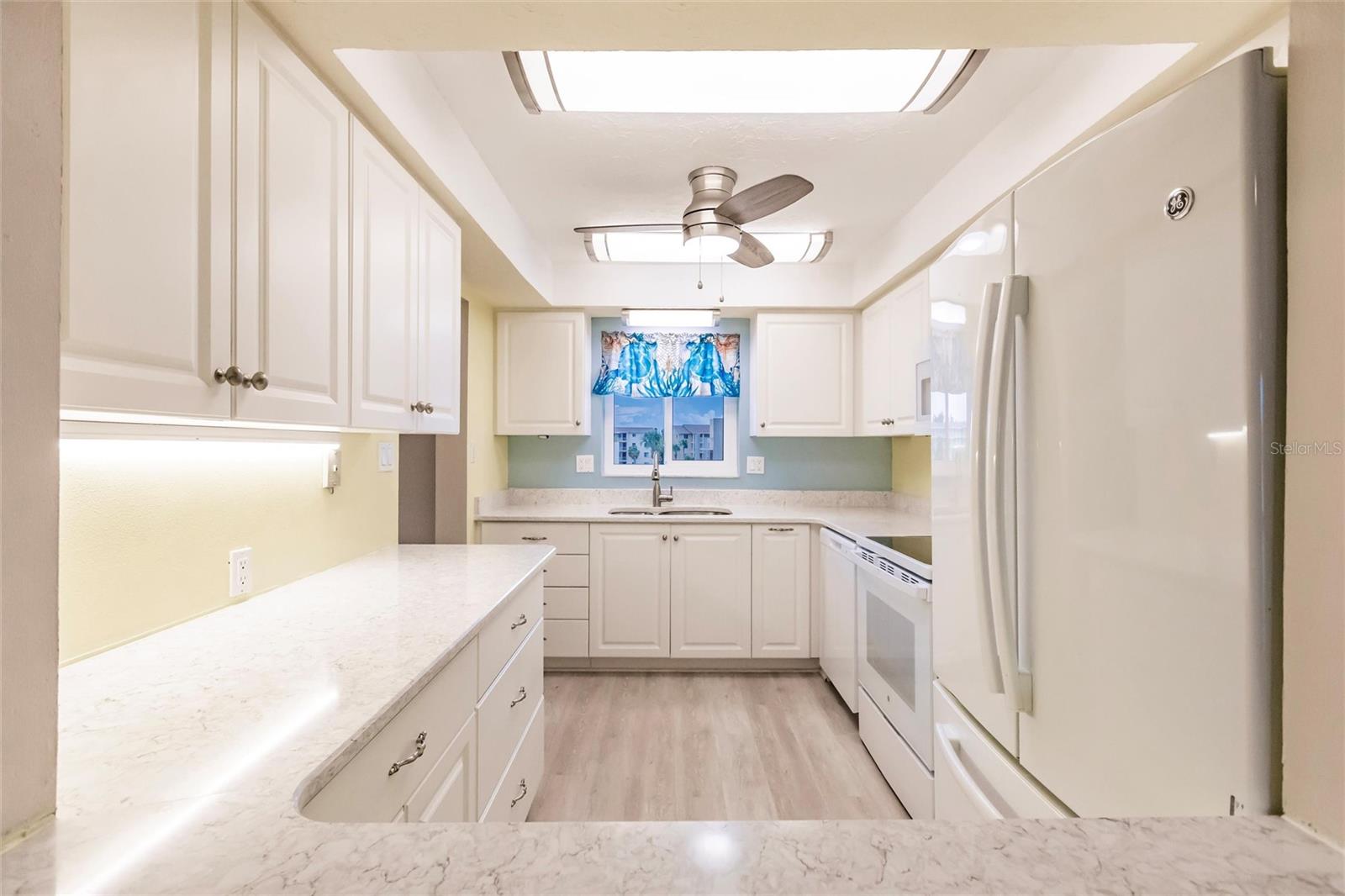 BAYSHORE ON THE LAKE APTS II SEC 2 - Residential