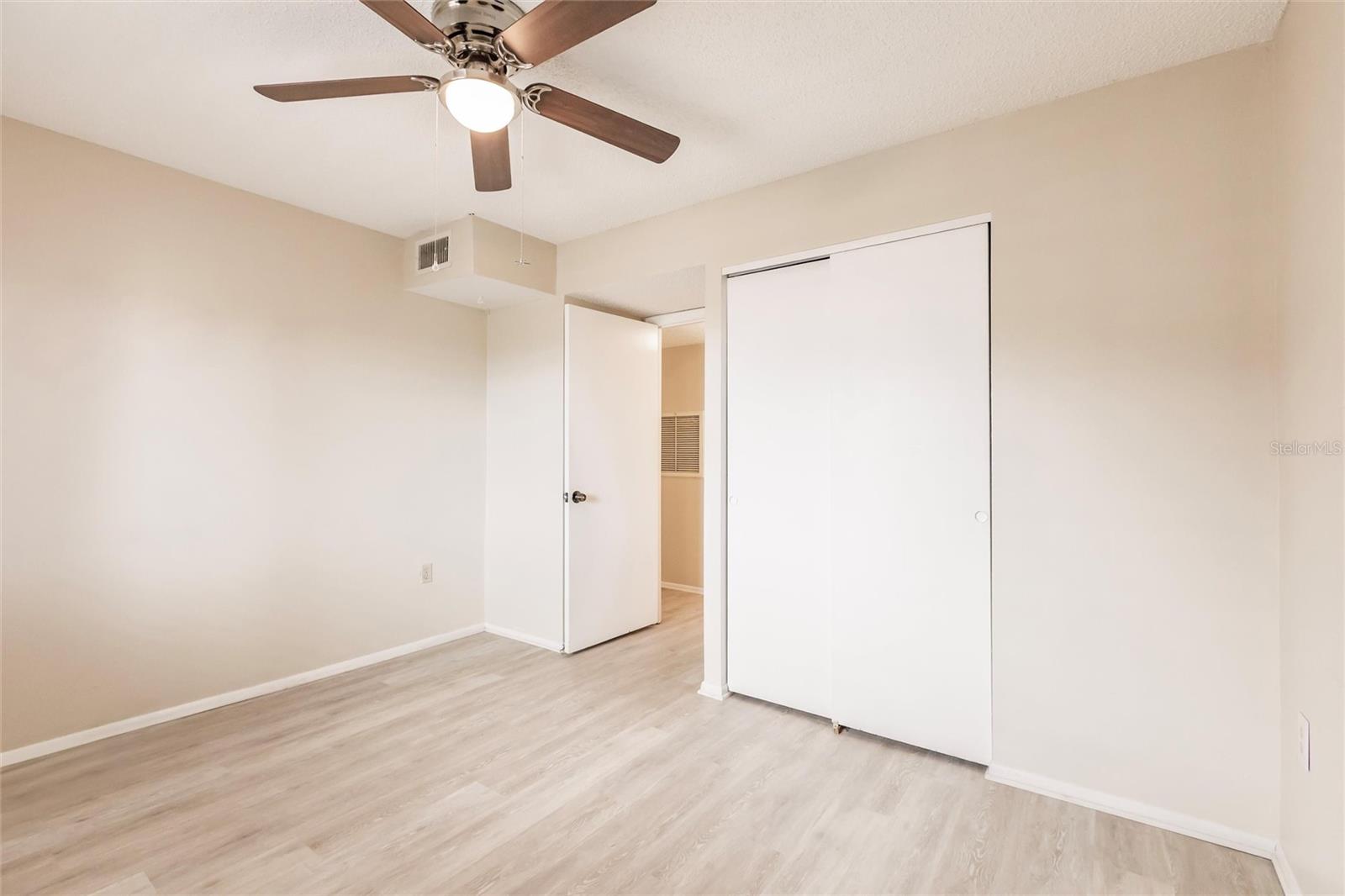 BAYSHORE ON THE LAKE APTS II SEC 2 - Residential