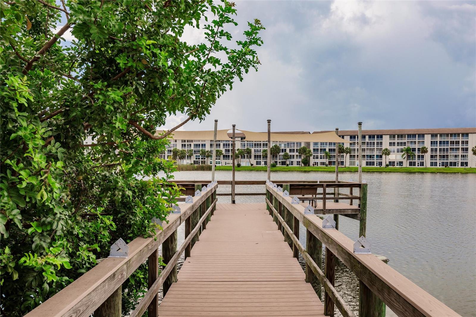 BAYSHORE ON THE LAKE APTS II SEC 2 - Residential