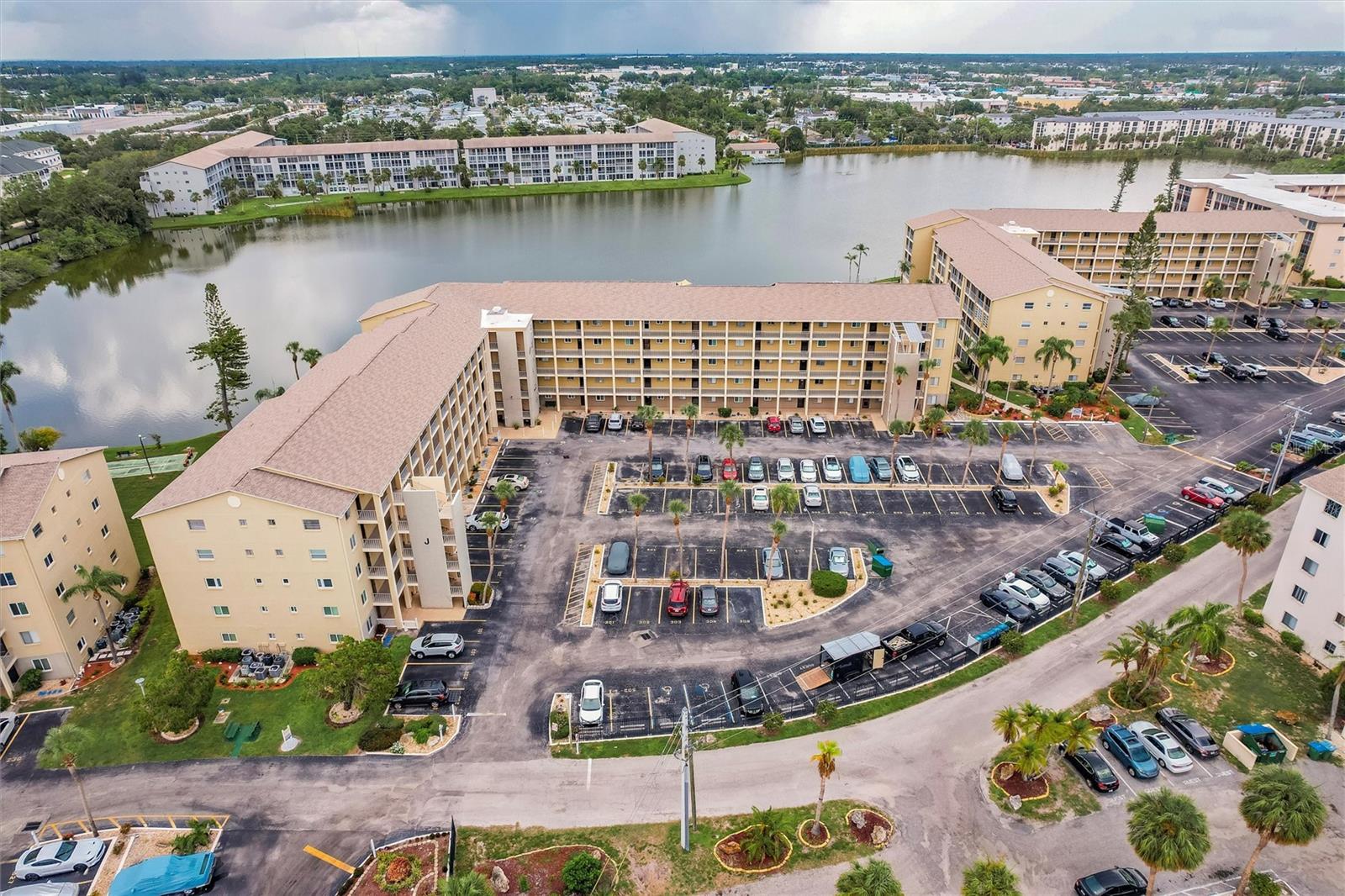 BAYSHORE ON THE LAKE APTS II SEC 2 - Residential