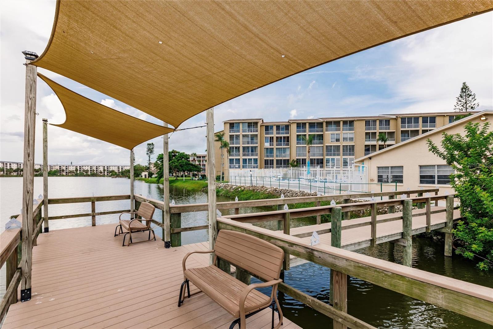 BAYSHORE ON THE LAKE APTS II SEC 2 - Residential