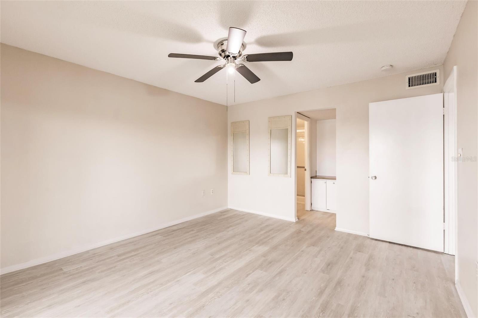 BAYSHORE ON THE LAKE APTS II SEC 2 - Residential