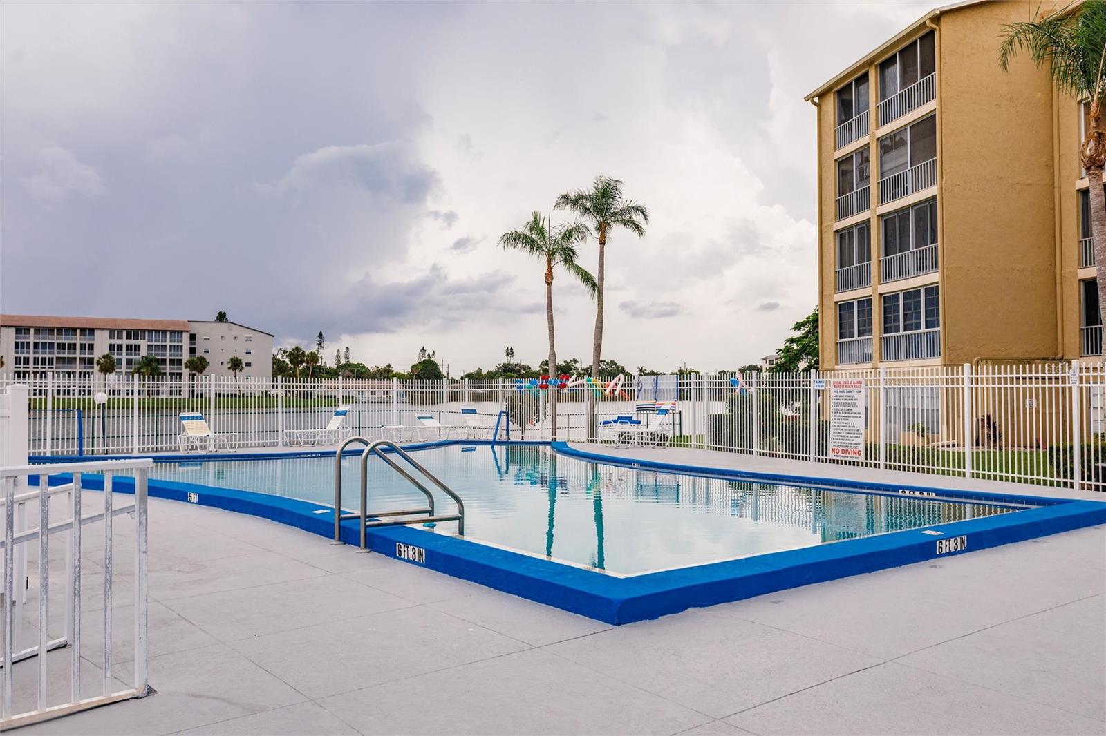 BAYSHORE ON THE LAKE APTS II SEC 2 - Residential