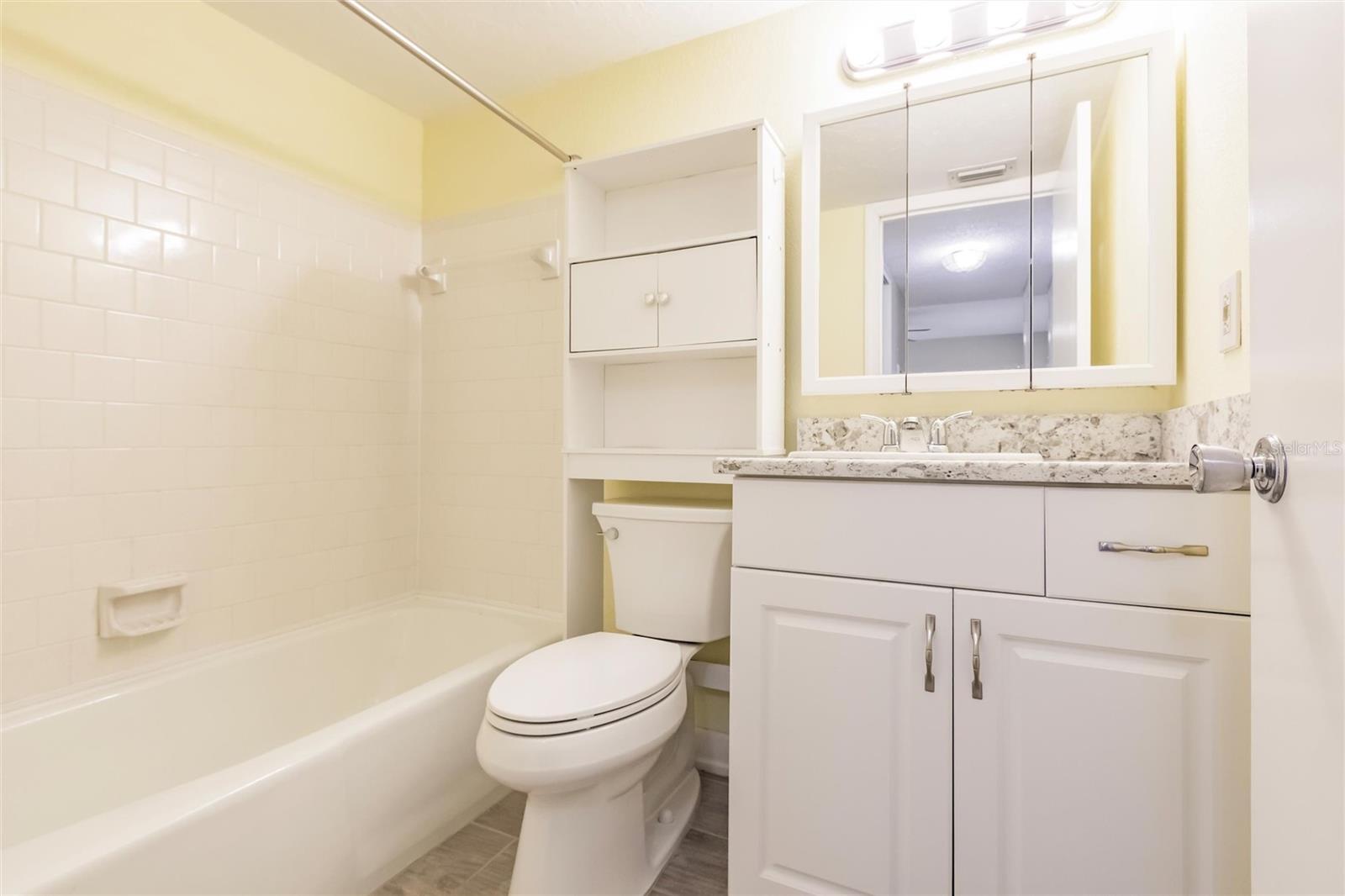 BAYSHORE ON THE LAKE APTS II SEC 2 - Residential