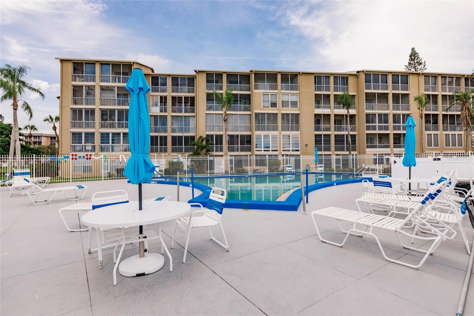 BAYSHORE ON THE LAKE APTS II SEC 2 - Residential