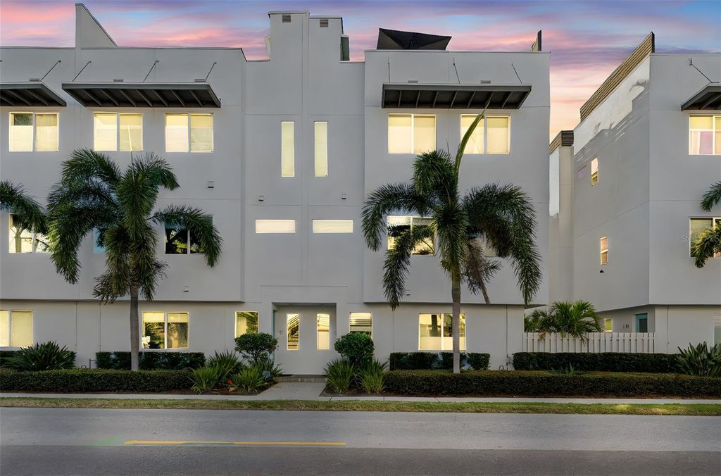 Photo of 3100 W Paul Avenue #10, Tampa, FL 33611 (MLS # TB8462628)