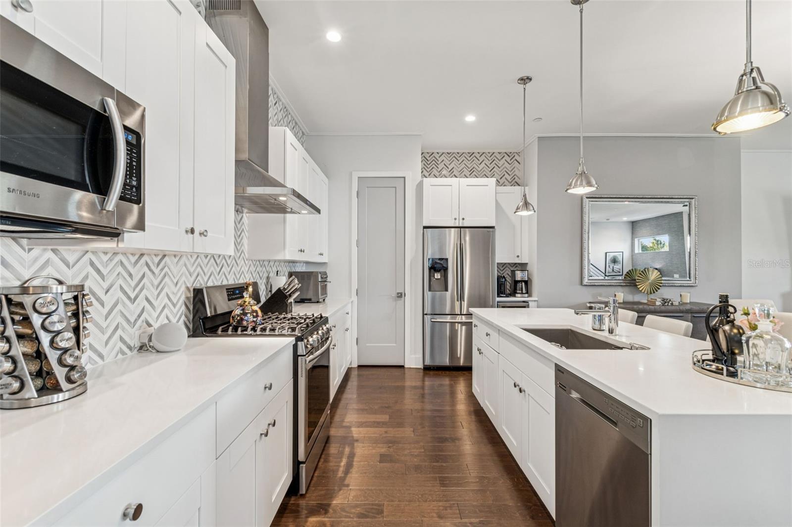 SOUTH MACDILL TWNHMS - Residential