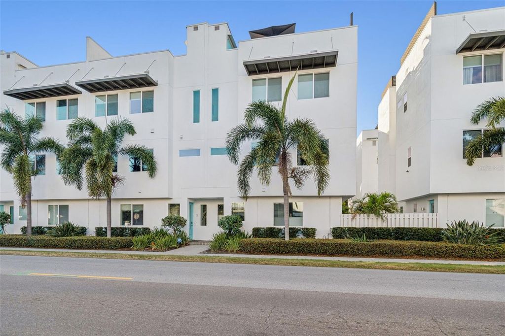 Photo of 3100 W Paul Avenue #10, Tampa, FL 33611 (MLS # TB8462628)