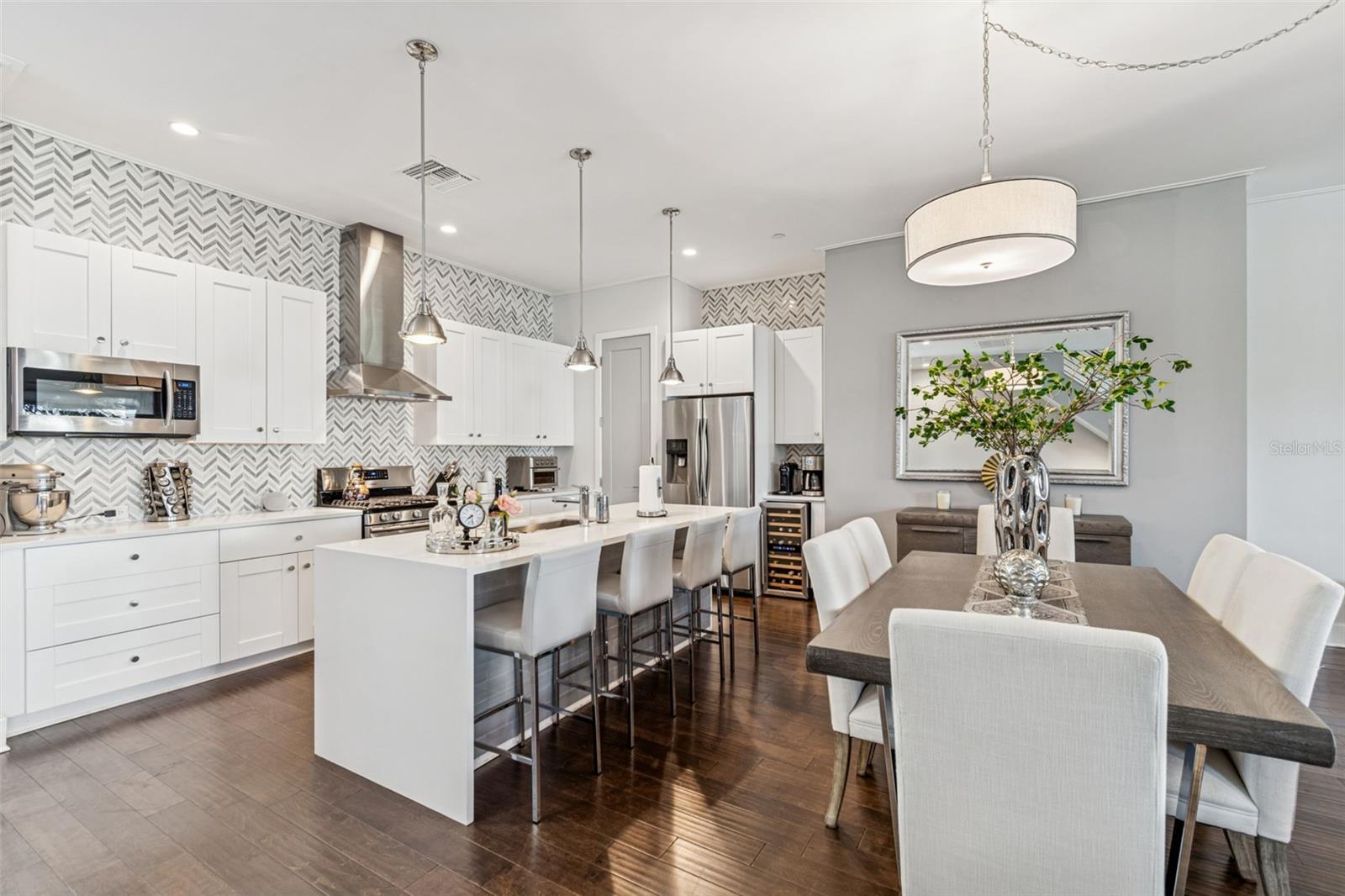 SOUTH MACDILL TWNHMS - Residential