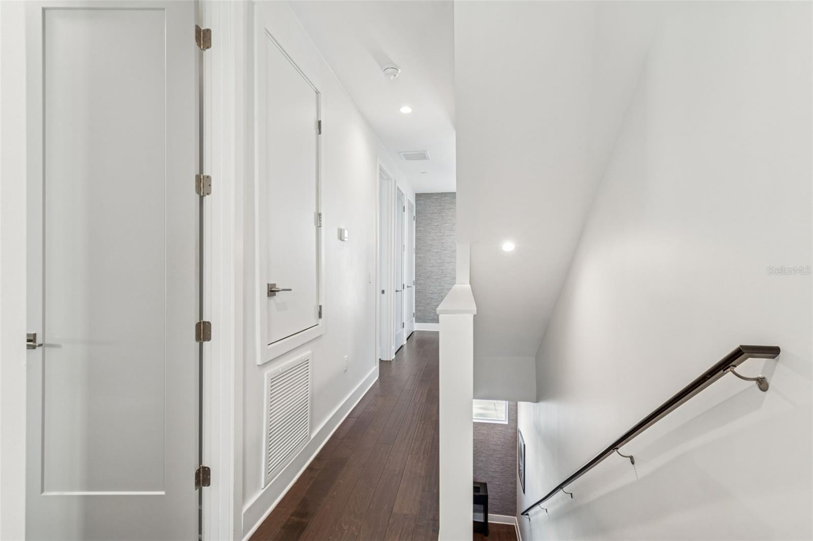 SOUTH MACDILL TWNHMS - Residential