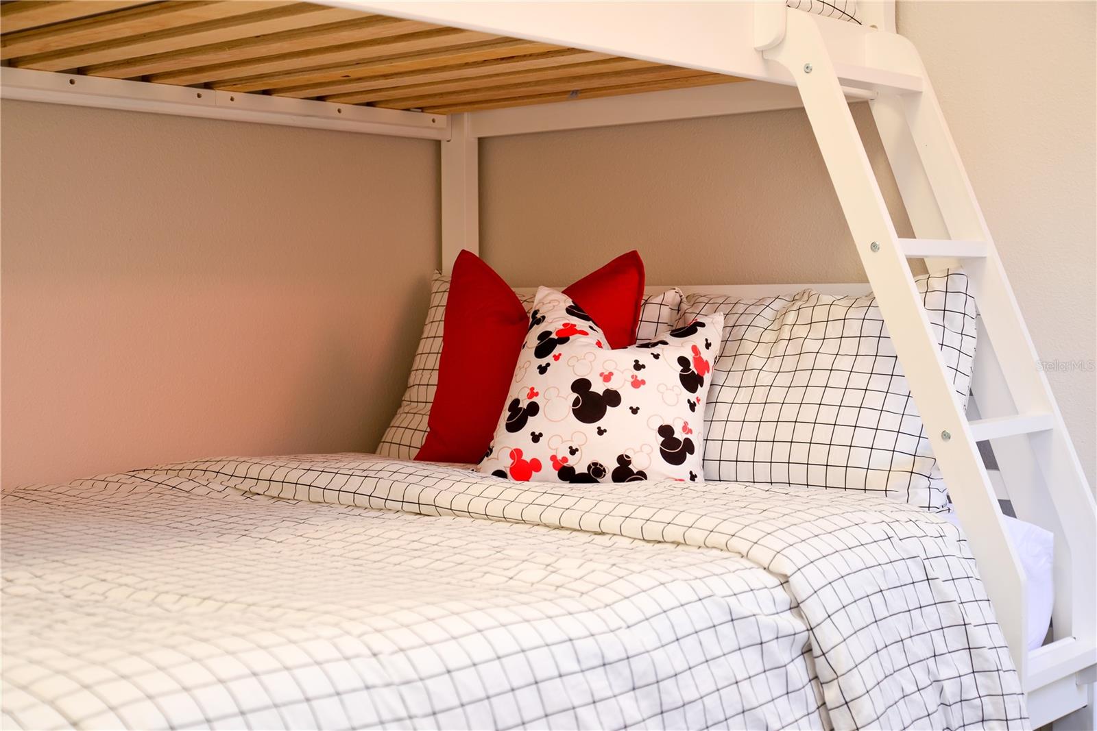 WATERSONG PH 1 - Residential