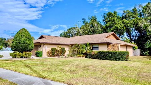 Photo of 1406 Sandalwood Drive, Plant City, FL 33563 (MLS # TB8443658)