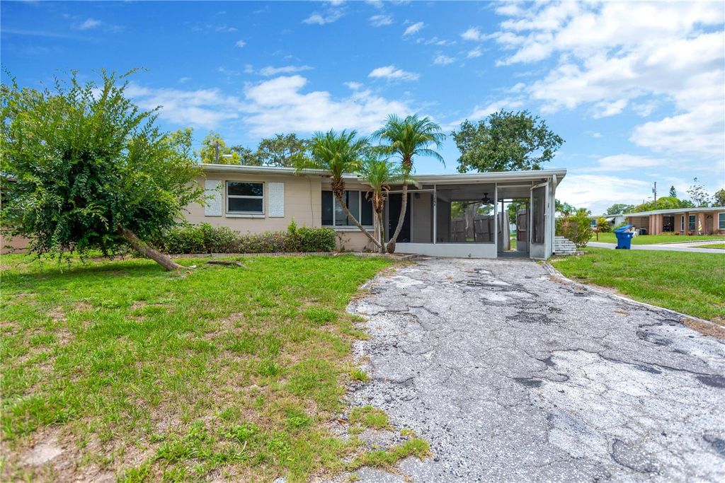 Photo of 11896 104th Lane, Largo, FL 33773 (MLS # TB8396439)