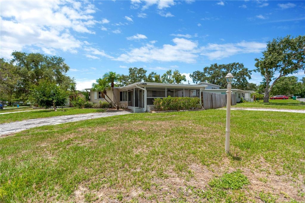 Photo of 11896 104th Lane, Largo, FL 33773 (MLS # TB8396439)