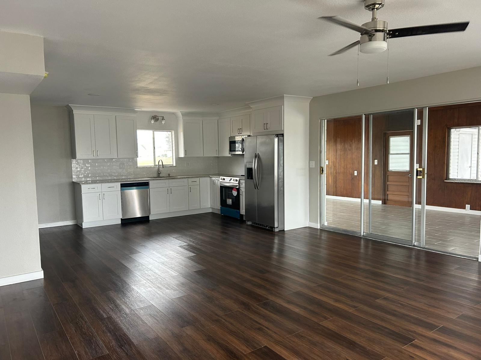 702 DESERT HILLS WAY, SUN CITY CENTER, FL, 33573 4 702 DESERT HILLS WAY