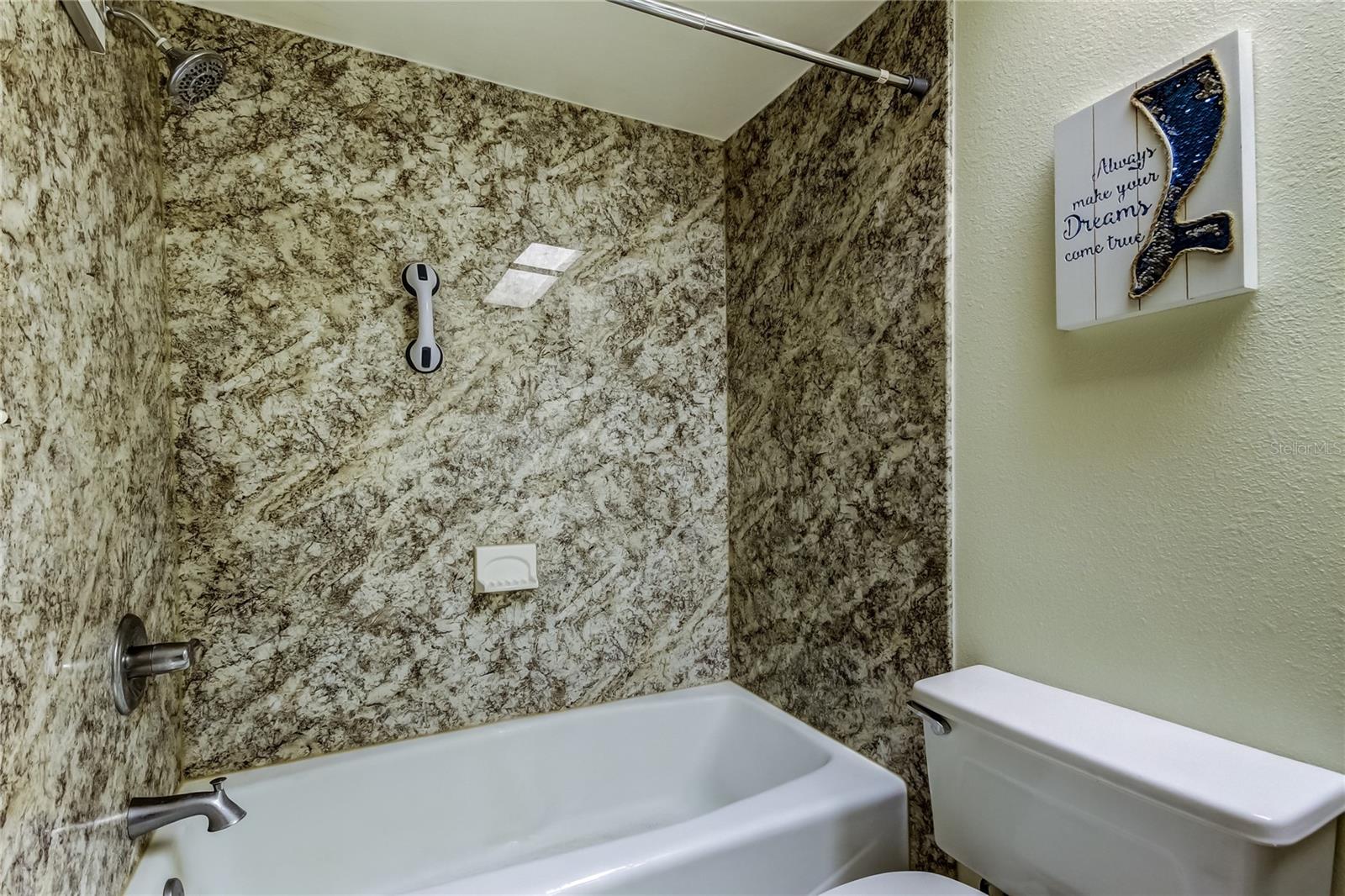 DOLLY BAY A VILLAGE ON LAKE TARPON - Residential