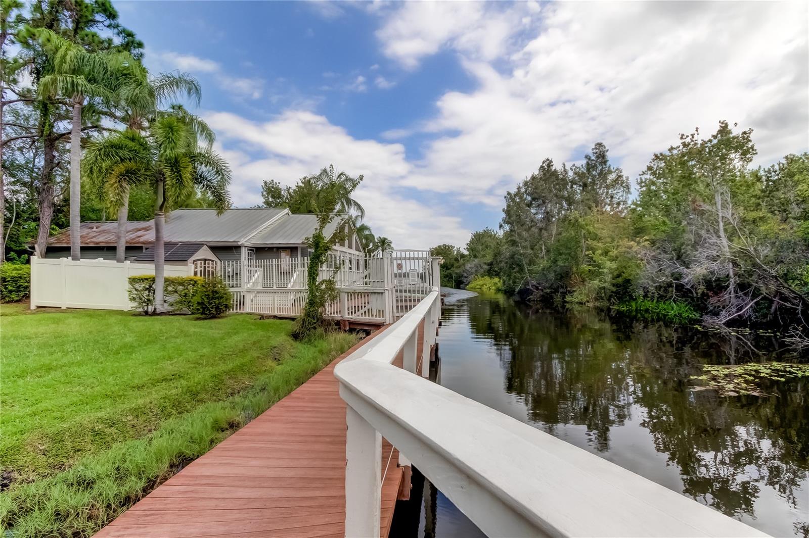 DOLLY BAY A VILLAGE ON LAKE TARPON - Residential