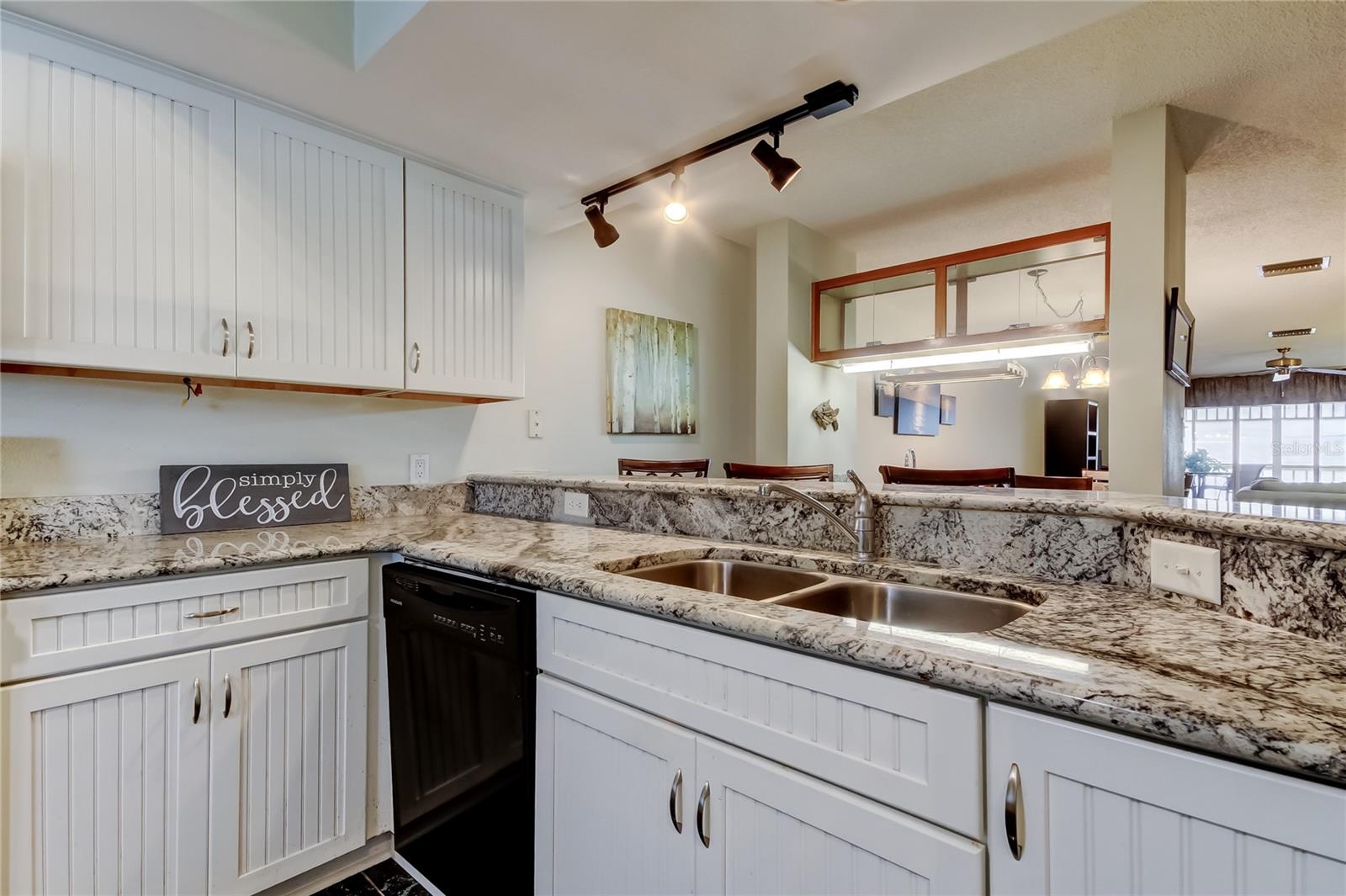 DOLLY BAY A VILLAGE ON LAKE TARPON - Residential