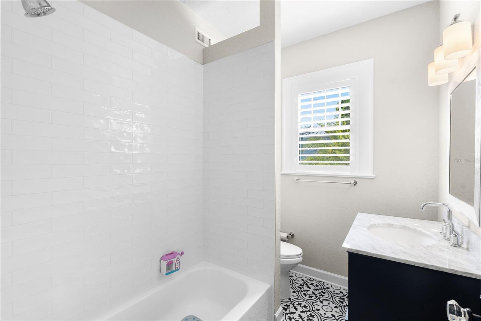 BAYSHORE COURT - Residential