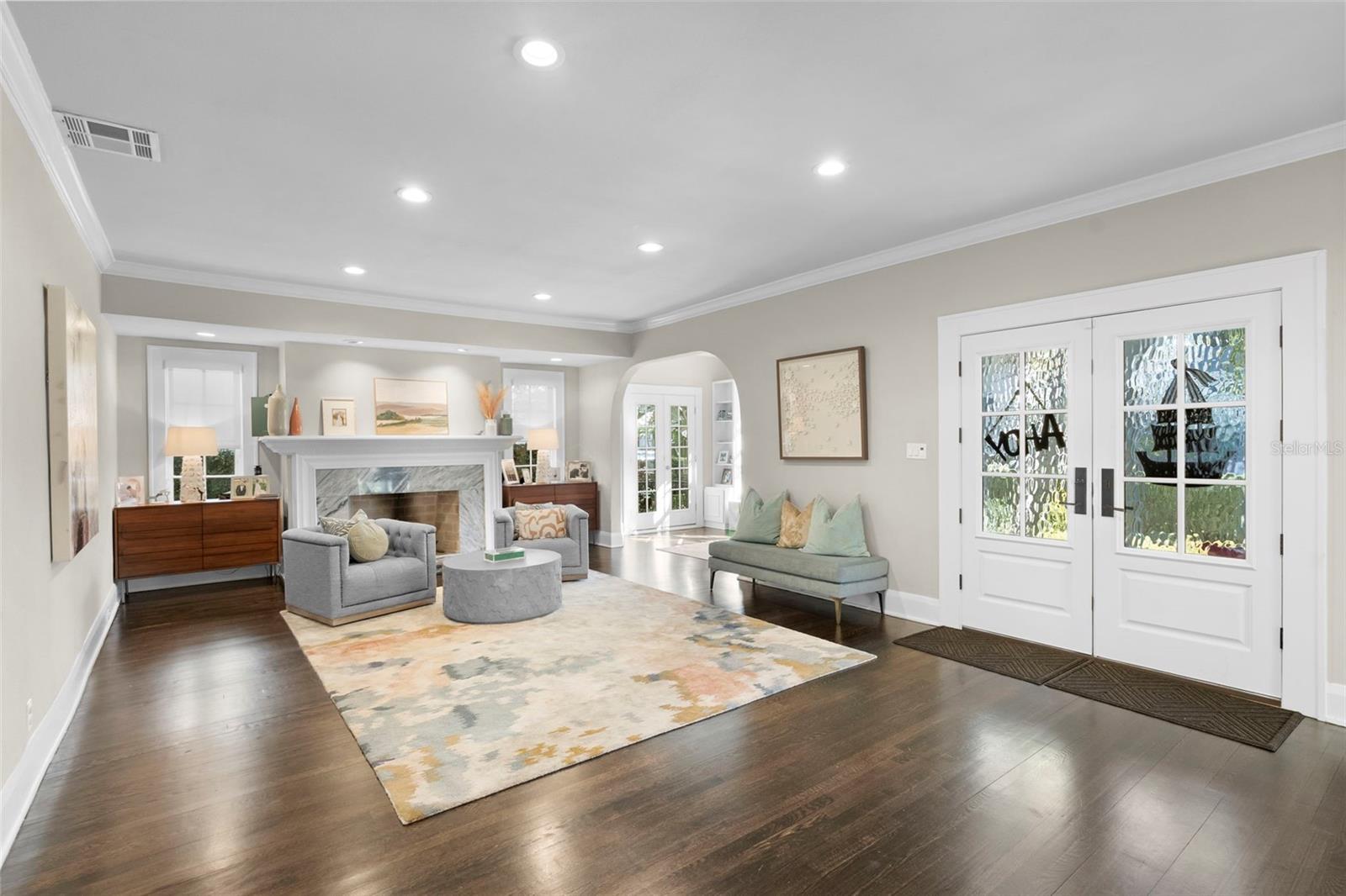 BAYSHORE COURT - Residential