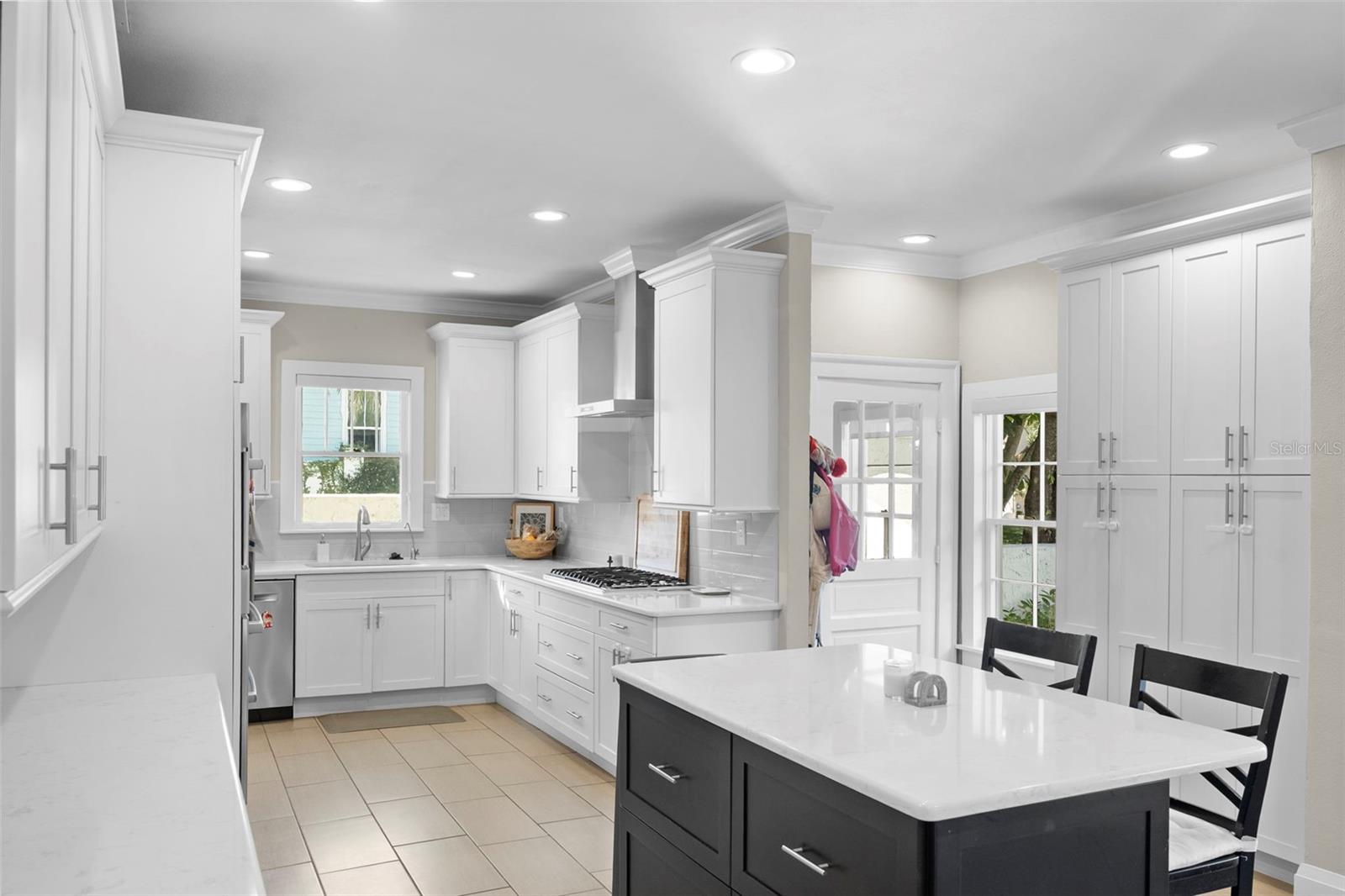 BAYSHORE COURT - Residential