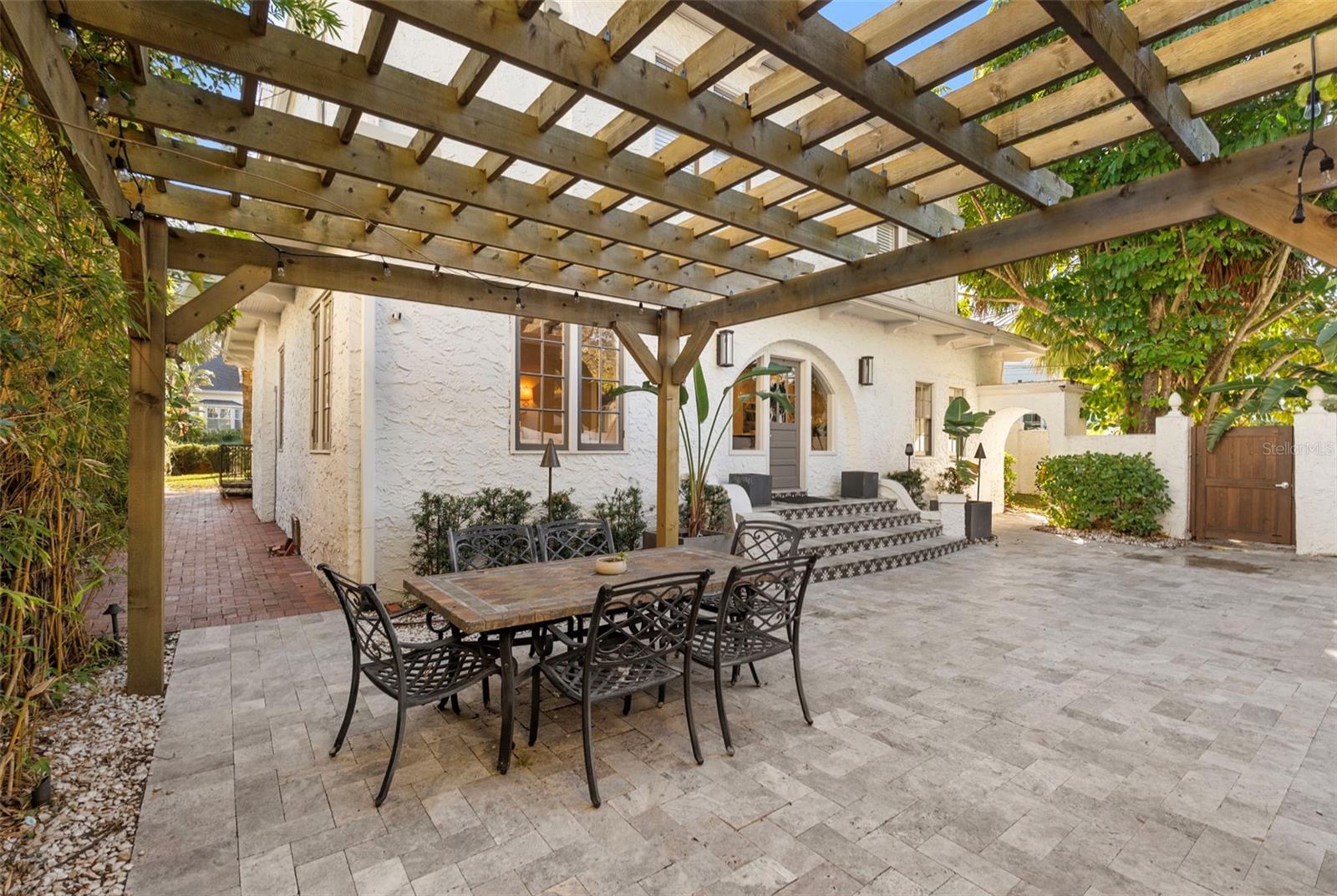 BAYSHORE COURT - Residential