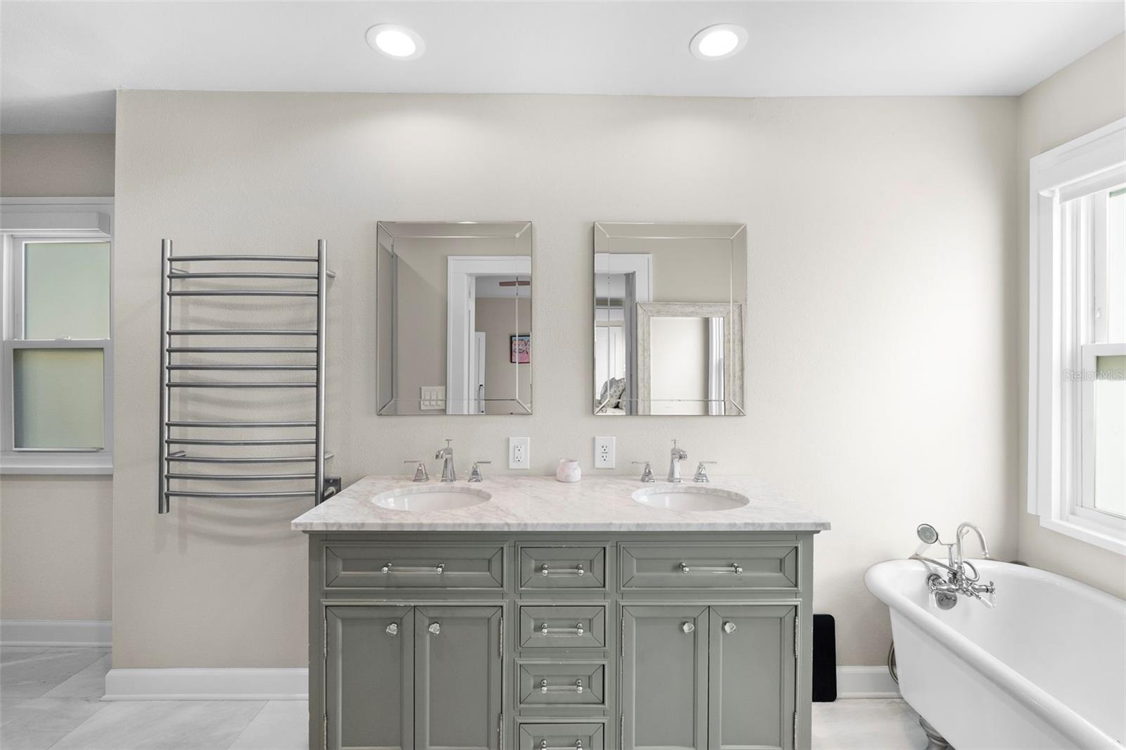 BAYSHORE COURT - Residential