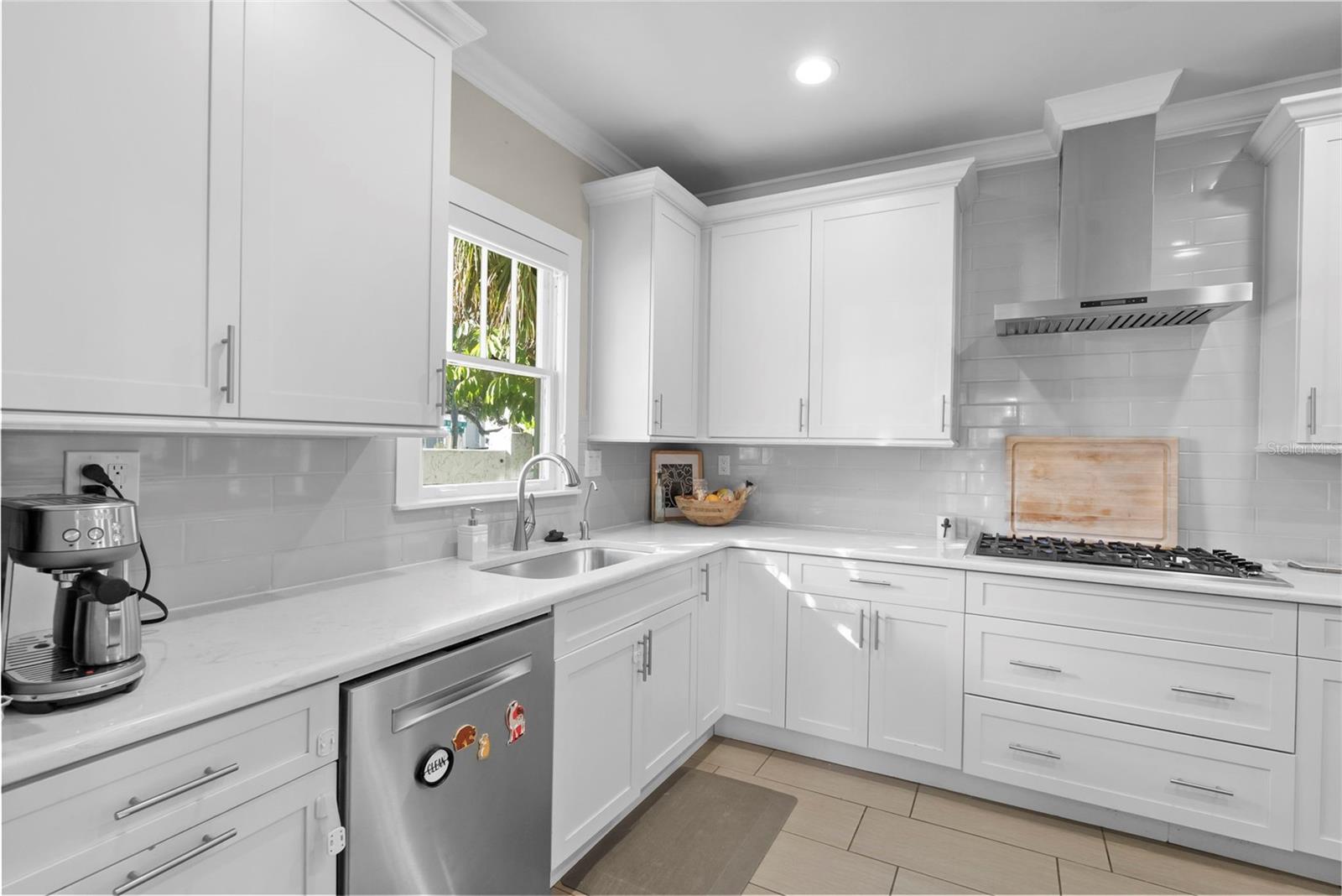 BAYSHORE COURT - Residential