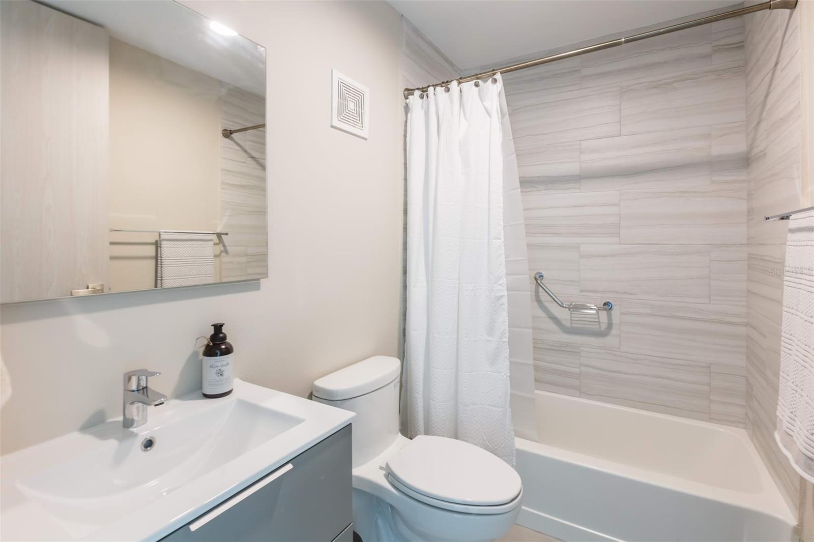 SOLEMARE CONDOMINIUM - Residential Lease