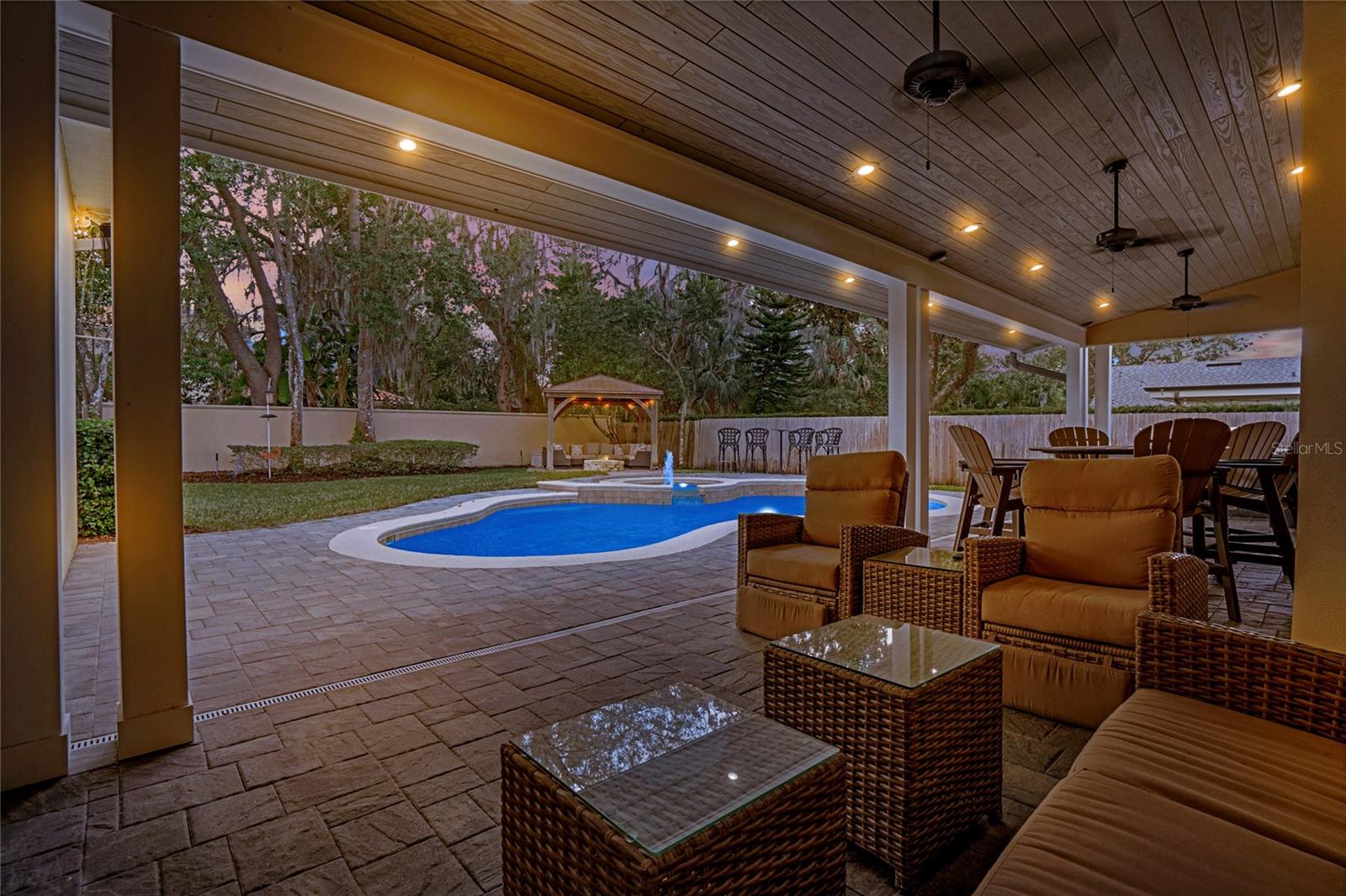 450 LAKEWOOD DRIVE