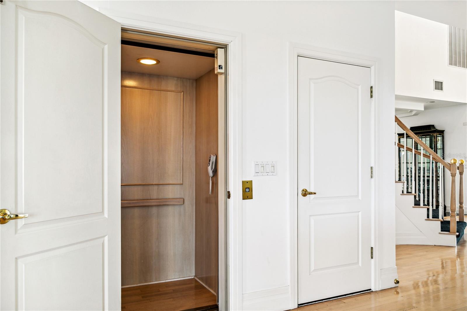 KIPPS COLONY ESTATES AT PASADENA YACHT/COUNTRY CL - Residential