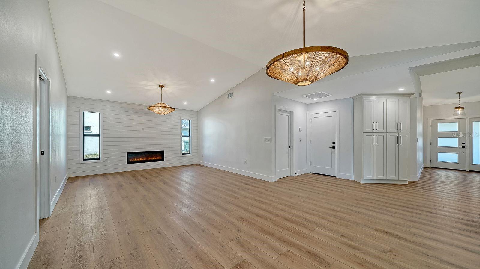 CENTER GATE ESTATES PH 01A - Residential Lease