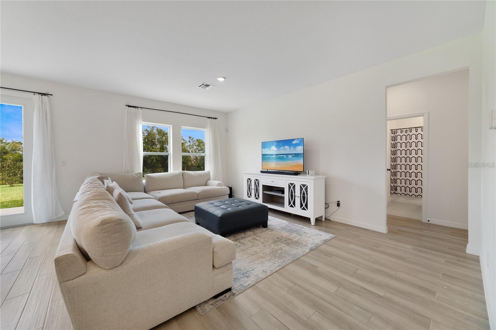 HAMPTON OAKS - Residential