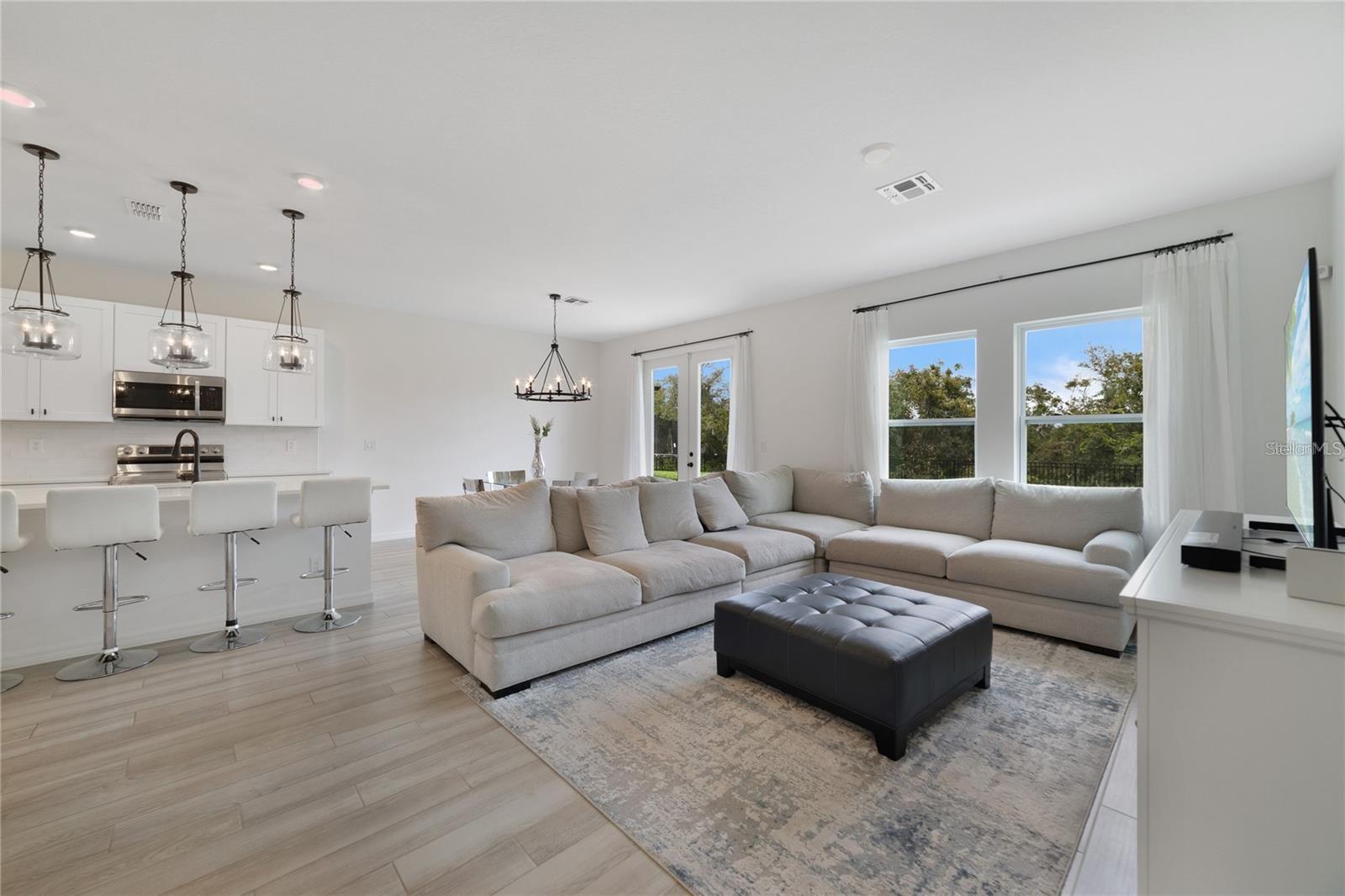 HAMPTON OAKS - Residential