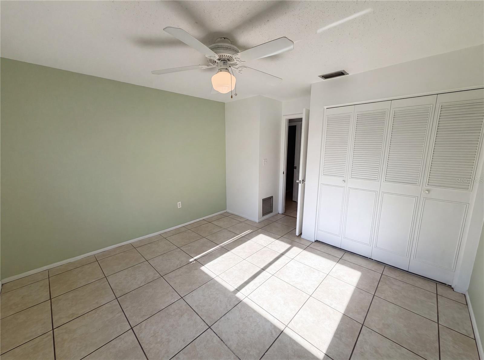 LAKES UNIT I THE - Residential