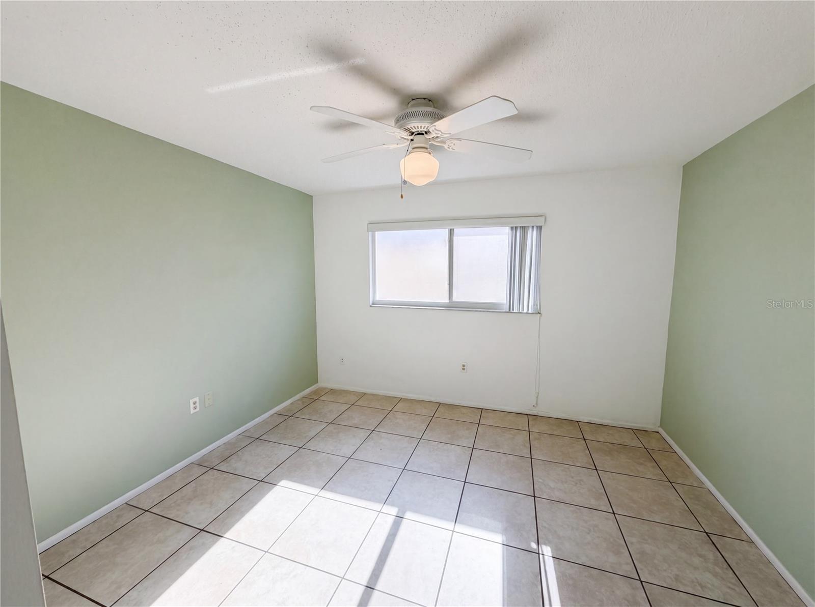 LAKES UNIT I THE - Residential